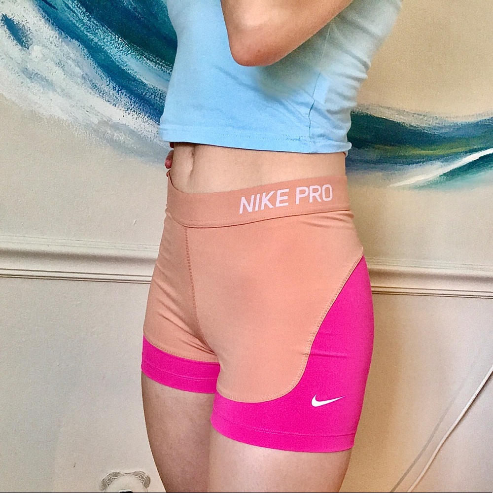 NWOT Hot pink Nike pro shorts! Size medium